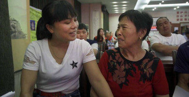 Cuộc trùng phùng đầy nước mắt của bà mẹ và người con bị bỏ rơi từ khi 2 tuổi: Nỗi buồn từ chính sách một con Trung Quốc