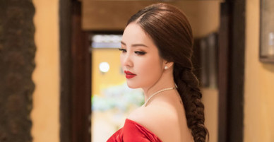 Á hậu Thụy Vân thấy có lỗi với con trai vì làm việc cả Tết
