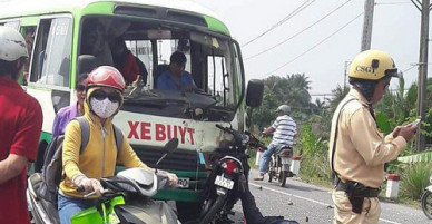 Tông trực diện xe buýt, 2 người tử vong tại chỗ