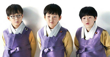 Con sinh ba của sao Truyền thuyết Jumong gây sốt với màn chúc năm mới