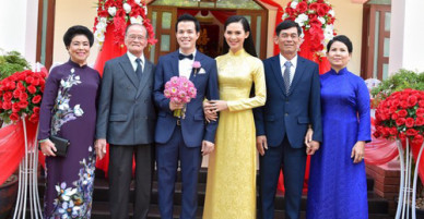 Mẹ chồng đại gia của người đẹp Phú Yên sắm Tết cho con dâu từ A đến Z