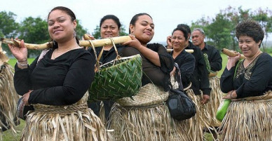 Ghé thăm Tonga, nơi phụ nữ phải béo mới đẹp, chồng đi chơi về muộn là lấy gậy tre ra... đánh