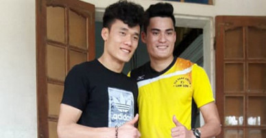 Thủ môn Tiến Dũng đối đầu hot boy điền kinh Quách Công Lịch trên sân bóng chuyền