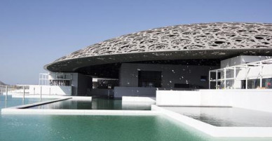 Bảo tàng Louvre nằm giữa biển ở Abu Dhabi