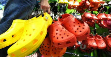 Nếu bạn đang có những đôi dép nhựa này, hãy vứt chúng đi!