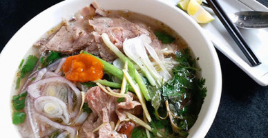 Phở bò tái chín nấu nhanh ngon không khác gì ngoài hàng
