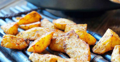 Khoai tây nướng muối tiêu món vặt ngon dễ làm