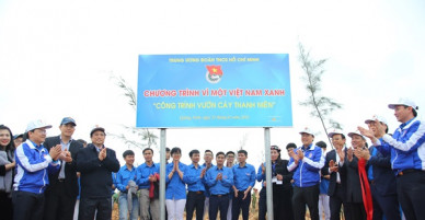 Trung ương Đoàn và Vietnam Airlines chung tay trồng 11.000 cây xanh rừng chắn sóng