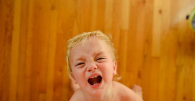 Dạy bé cách cư xử lịch sự qua tấm gương bố mẹ