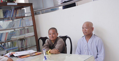 Cạo đầu đi xin tiền, 2 sư giả bị đưa vào trung tâm bảo trợ
