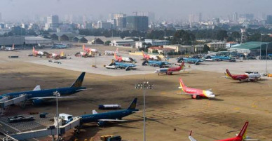 Hoãn, hủy nhiều chuyến bay do thời tiết xấu