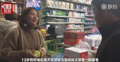 Cắn rứt lương tâm suốt 20 năm vì ăn cắp xà phòng trong siêu thị, cô gái quyết định làm một việc lay động lòng người