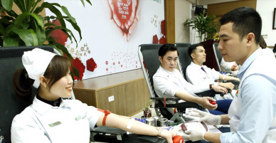 Bác sĩ kỉ niệm ngày Thầy thuốc Việt Nam bằng cách... hiến máu