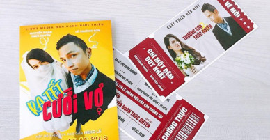 Đạo diễn 9X làm thiệp cưới xịn như poster và vé mời xem phim
