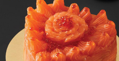 Bánh sinh nhật làm từ sashimi cá hồi khiến tín đồ Nhật Bản phát cuồng