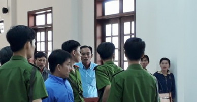 Vụ sà lan tông sập cầu Ghềnh: Tạm hoãn vì vắng quá nhiều người liên quan