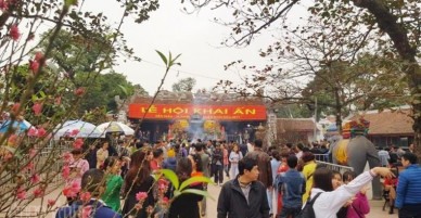 Đình chỉ công tác 7 cán bộ Kho bạc đi lễ trong giờ làm việc
