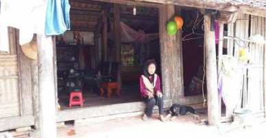 Vụ bé trai bị xích cổ tại Thanh Hóa: Hoàn cảnh đáng thương của bà nội 90 tuổi nuôi cháu hư hỏng