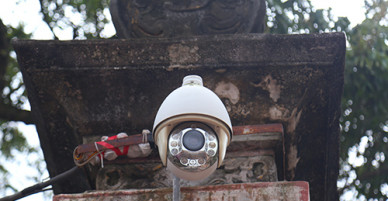 Camera giám sát 360 độ bắt kẻ trộm ở lễ hội đền Trần - VnExpress