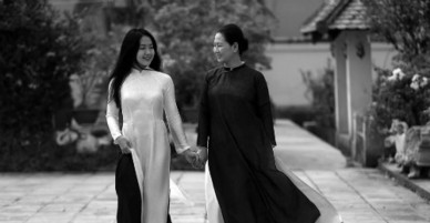 Lời dạy con đừng mua túi đắt tiền mà rỗng của nữ giám đốc gây bão