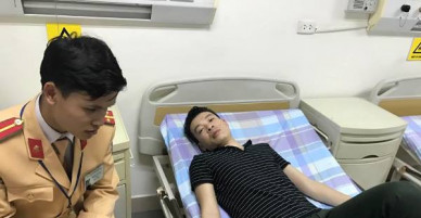 Cảnh sát giao thông cấp cứu kịp thời một lái xe tải bị co giật trên đường cao tốc