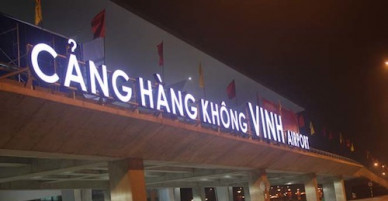 Một người tâm thần vượt nhiều lớp an ninh lên máy bay ở Vinh