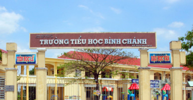 Nam phụ huynh nói cô giáo tự quỳ, không ai ép