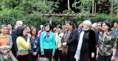 Đoàn nữ Đại biểu Quốc hội và các tổ chức ngoại giao Quốc tế thăm, làm việc tại Hòa Bình
