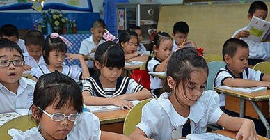 Động viên ‘cô giáo quỳ gối xin lỗi phụ huynh’ trở lại dạy học