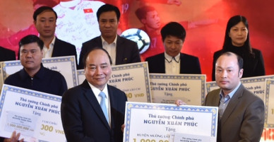 Xây 500 ngôi nhà từ tiền đấu giá bóng và áo tuyển U23 Việt Nam