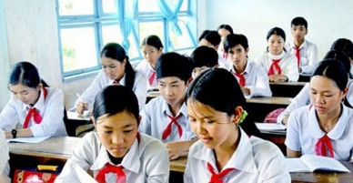 Học sinh lớp 8 bóp cổ cô giáo đã đi học trở lại