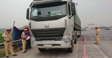 Tước gần 500 giấy phép lái xe vi phạm tải trọng