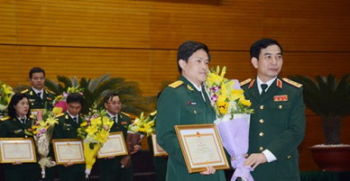 Khen thưởng các nhà giáo Quân đội đạt Giáo sư, Phó Giáo sư năm 2017