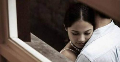 Về nhà lúc nửa buổi, tôi chết đứng với bí mật động trời của em chồng