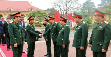 Phó Chủ tịch Quốc hội Đỗ Bá Tỵ thăm và làm việc tại Quân khu 2