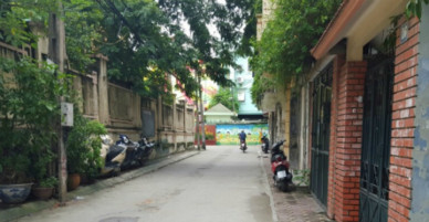 4 lần mua đi bán lại, chúng tôi có nhà to hơn nhưng cuộc sống bất ổn