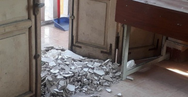 Vụ 3 học sinh bị mảng trần lớp học rơi vào đầu ở Hà Nội: Hầu hết các phòng đều có nguy cơ tương tự