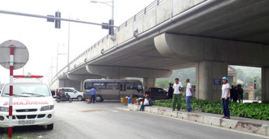 Tài xế xe tải bé lái thiếu quan sát tông chết hai bố con