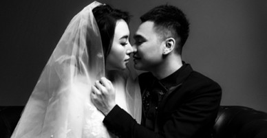 Ảnh cưới đen trắng ngọt ngào của Khắc Việt và bạn gái DJ