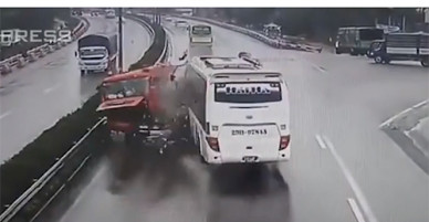 Chuyên gia giao thông: Tài xế xe khách không thể tránh được tai nạn