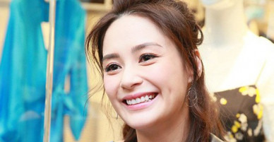 Chung Hân Đồng không giấu được niềm hạnh phúc khi chuẩn bị lên xe hoa, khoe được bố mẹ chồng yêu mến