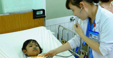 Vợ chồng liều chết cứu hai con sinh đôi thoát đám cháy ở Sài Gòn