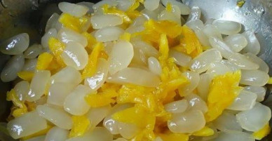 Cách làm hạt đác rim dứa - món ngon đang được chị em săn lùng