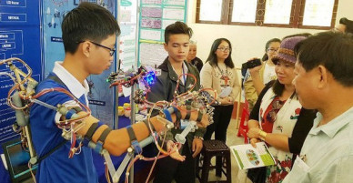 Robot mô phỏng hóa hành động của HS Cần Thơ giành giải Nhất tại cuộc thi KHKT cấp quốc gia 2018