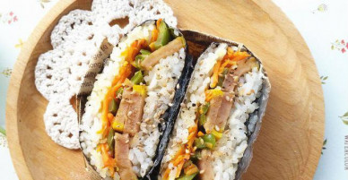 Cơm bọc rong biển làm nhanh ăn ngon