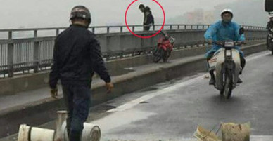 Thanh niên để lại giày viết số điện thoại nhảy cầu Bãi Cháy