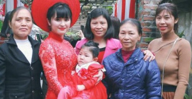Em bé Lào Cai suy dinh dưỡng ngày nào nay đã 3 tuổi, xuất hiện xinh xắn như công chúa trong lễ vu quy của mẹ nuôi