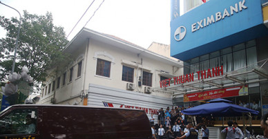 Thêm ba cán bộ Eximbank TP HCM bị khởi tố trong vụ khách mất 245 tỷ