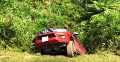Hơn 100 cảnh sát vào rừng lùng bắt nhóm nghi can bắn chết người