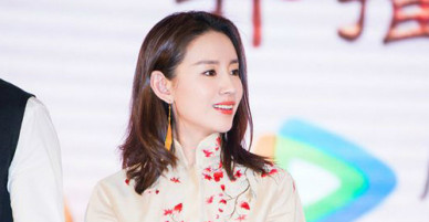 Đổng Khiết vóc dáng mình hạc xương mai